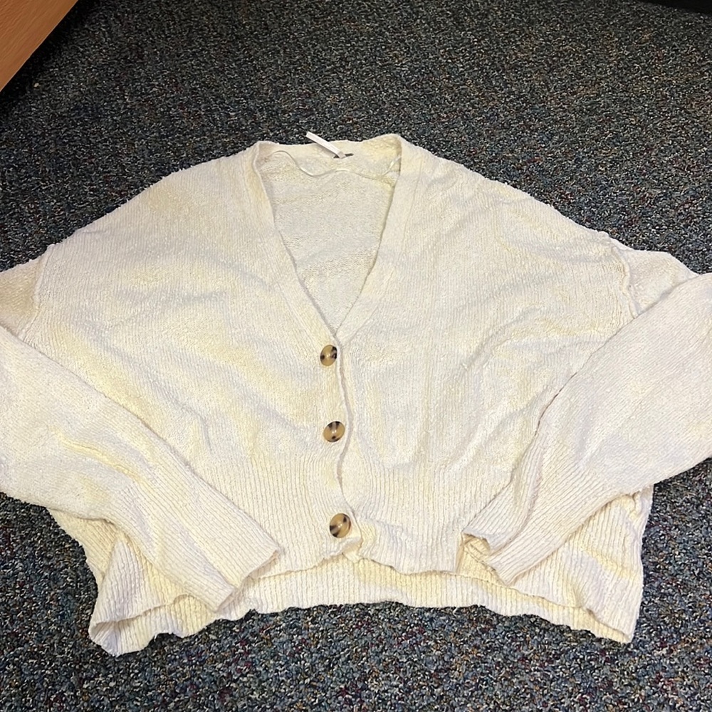 Free People white oversized v-neck button cardigan. Size medium.